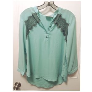 Rod's Blouse with Lace